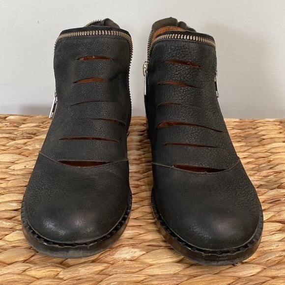 Kenneth Cole Gentle Souls Bailey Black Leather Cut Out Bootie Grunge Streetwear - Picture 2 of 14